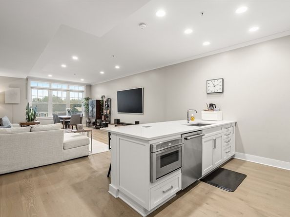 353 Summer 310, Somerville MA 02144