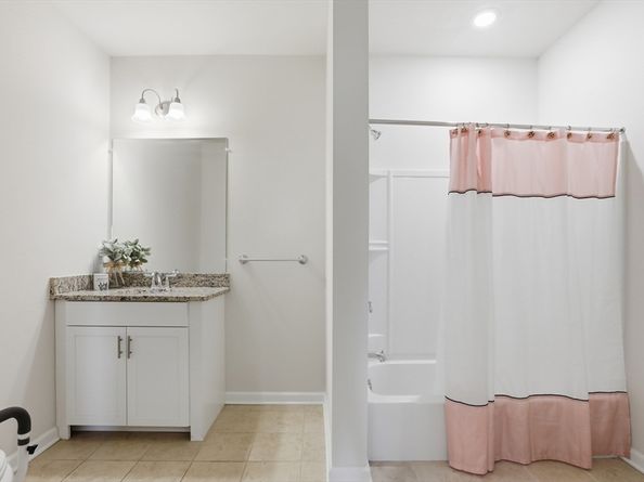 2 Francis Dr 213, Andover MA 01810