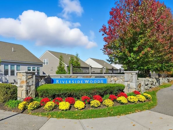 2 Francis Dr 213, Andover MA 01810