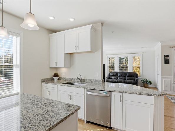 2 Francis Dr 213, Andover MA 01810