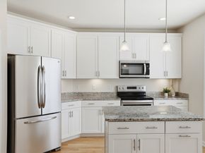 2 Francis Dr 213, Andover MA 01810