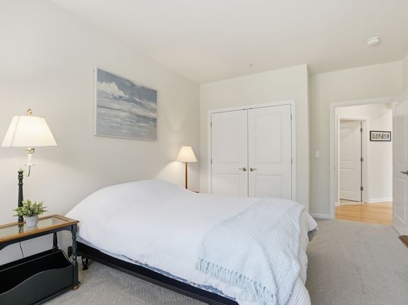 2 Francis Dr 213, Andover MA 01810
