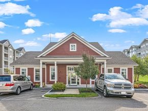 2 Francis Dr 213, Andover MA 01810