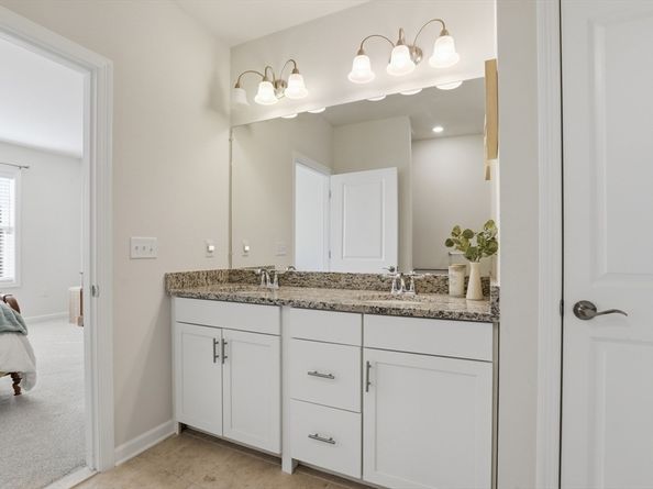 2 Francis Dr 213, Andover MA 01810