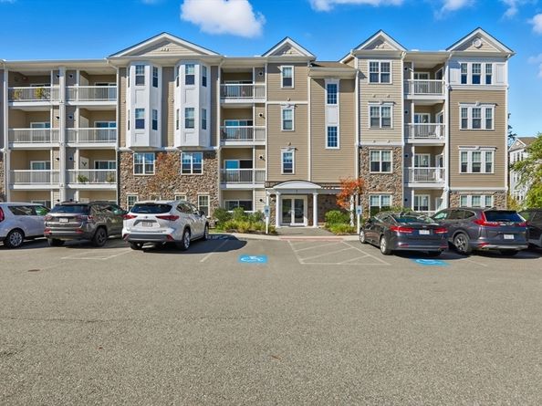 2 Francis Dr 213, Andover MA 01810
