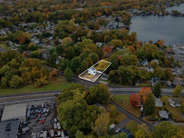 589 Sunderland Rd, Worcester MA 01604