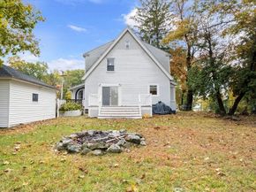589 Sunderland Rd, Worcester MA 01604
