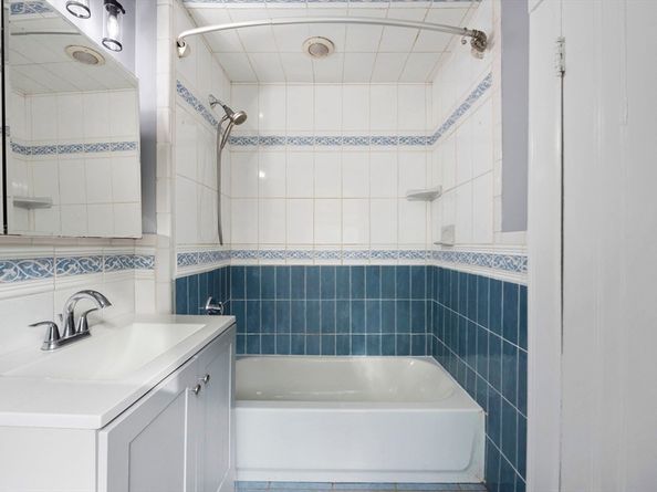 589 Sunderland Rd, Worcester MA 01604