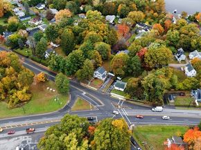 589 Sunderland Rd, Worcester MA 01604