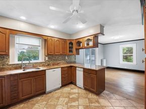 589 Sunderland Rd, Worcester MA 01604