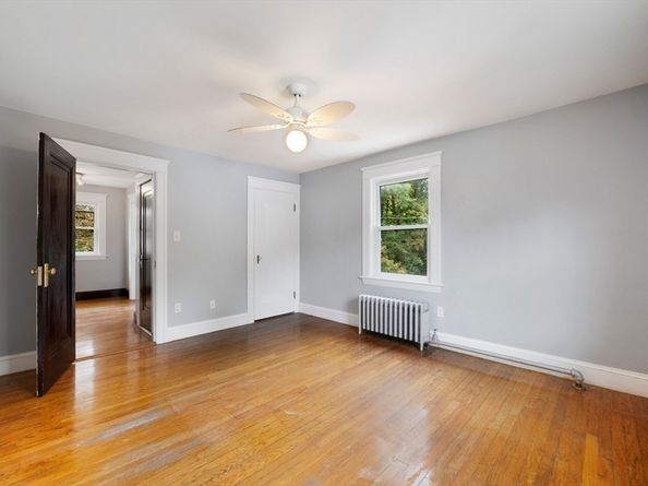 589 Sunderland Rd, Worcester MA 01604