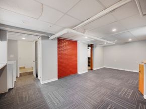 589 Sunderland Rd, Worcester MA 01604