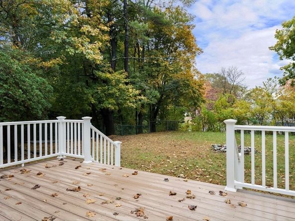 589 Sunderland Rd, Worcester MA 01604