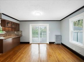 589 Sunderland Rd, Worcester MA 01604
