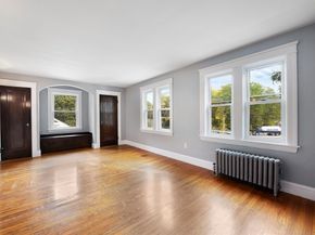 589 Sunderland Rd, Worcester MA 01604