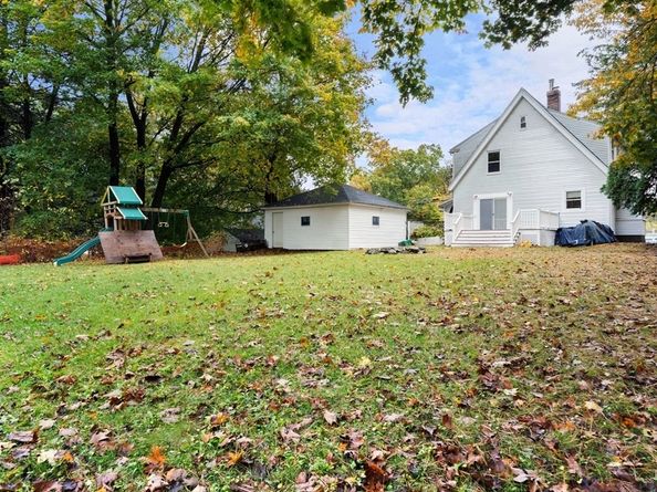 589 Sunderland Rd, Worcester MA 01604