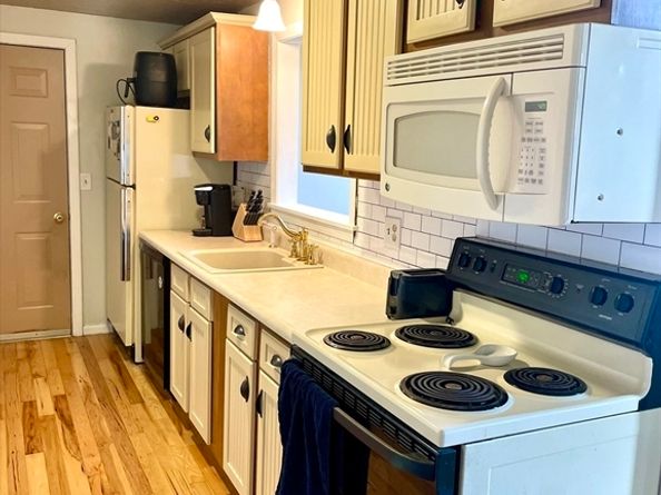 1098 Stafford Street 9, Leicester MA 01542