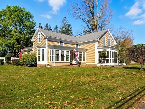 37 Central Street, West Brookfield MA 01585