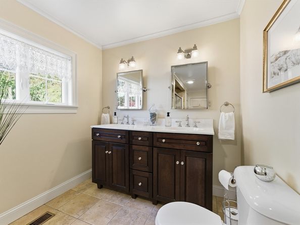 37 Central Street, West Brookfield MA 01585