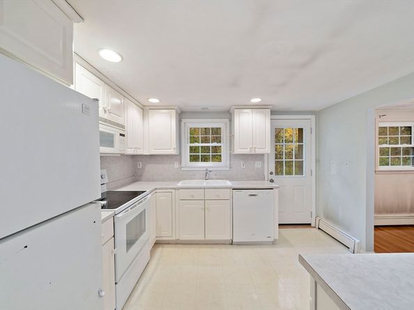 40 Fairwood Dr, Pembroke MA 02359