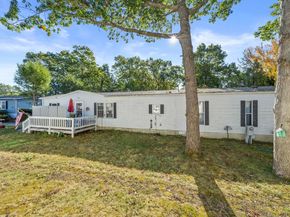 11 Chestnut Cir, Rockland MA 02370