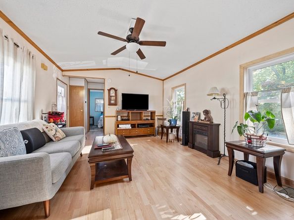 11 Chestnut Cir, Rockland MA 02370