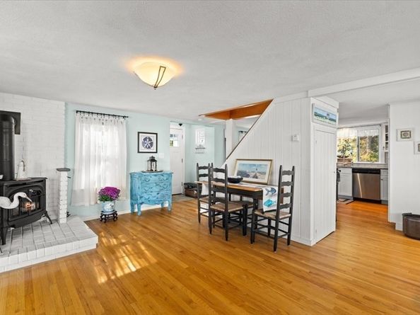 6 Allen Ave, Wareham MA 02571