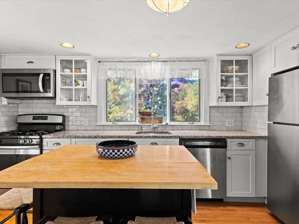 6 Allen Ave, Wareham MA 02571