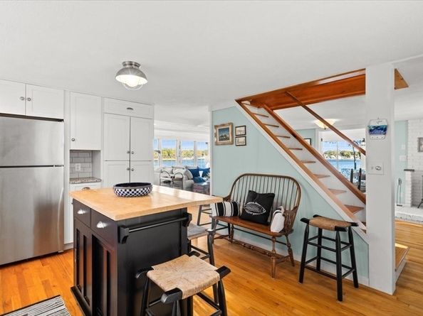 6 Allen Ave, Wareham MA 02571