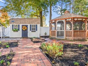 97 Oak St, Stoneham MA 02180