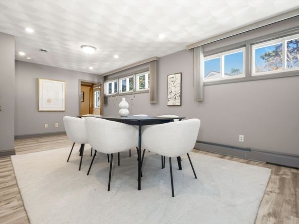 97 Oak St, Stoneham MA 02180