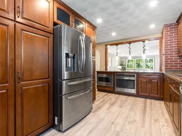 97 Oak St, Stoneham MA 02180