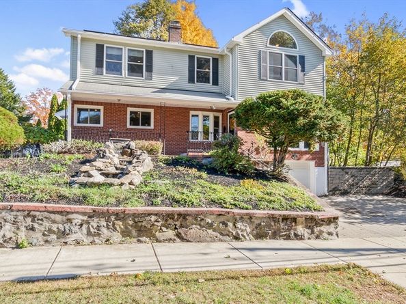 97 Oak St, Stoneham MA 02180
