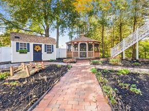 97 Oak St, Stoneham MA 02180