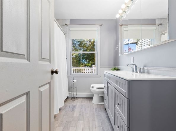 97 Oak St, Stoneham MA 02180
