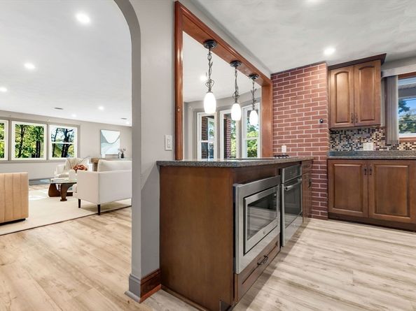 97 Oak St, Stoneham MA 02180