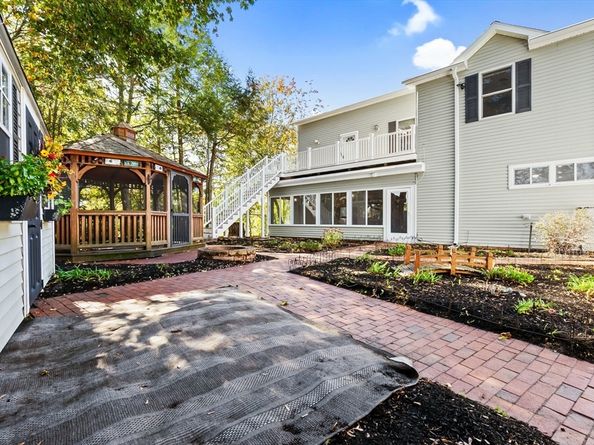 97 Oak St, Stoneham MA 02180