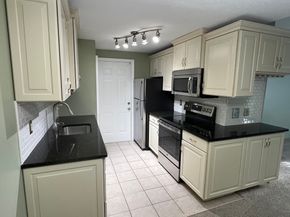 12 Walden Dr 19, Natick MA 01760