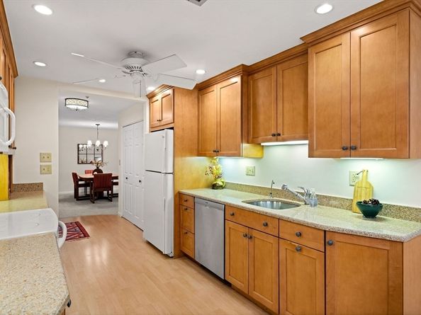 7 Ledgewood Way 11, Peabody MA 01960