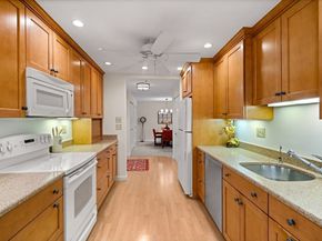 7 Ledgewood Way 11, Peabody MA 01960