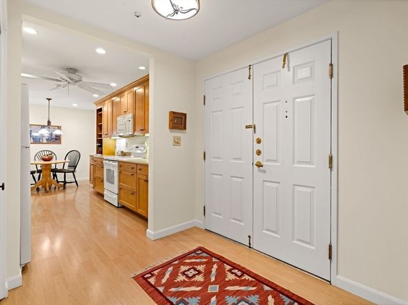 7 Ledgewood Way 11, Peabody MA 01960