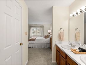 7 Ledgewood Way 11, Peabody MA 01960