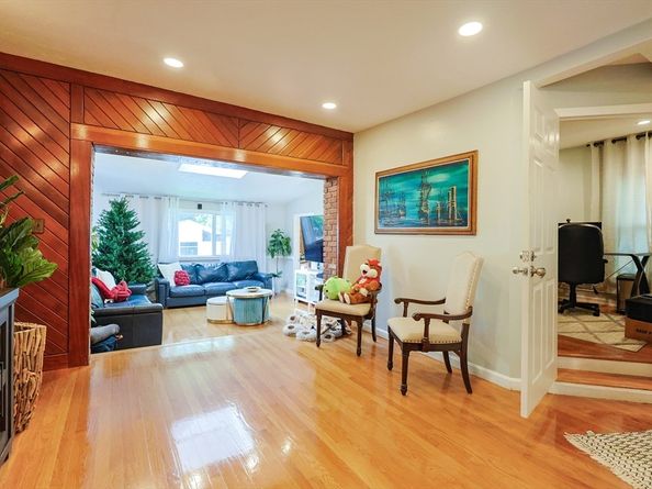 7 Jackson Ct B, Natick MA 01760