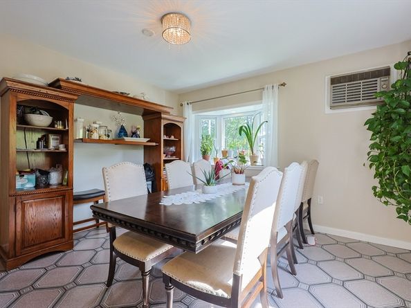 7 Jackson Ct B, Natick MA 01760