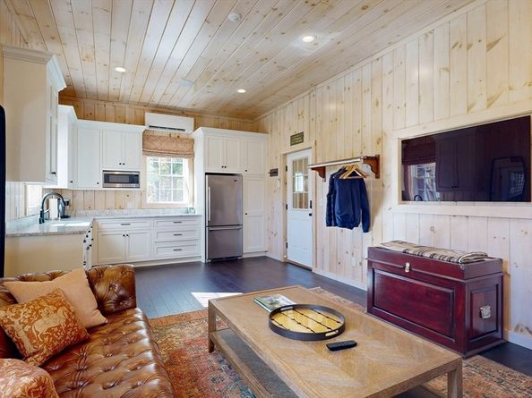 67 Farm St, Dover MA 02030