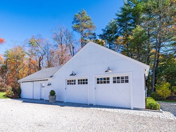 67 Farm St, Dover MA 02030