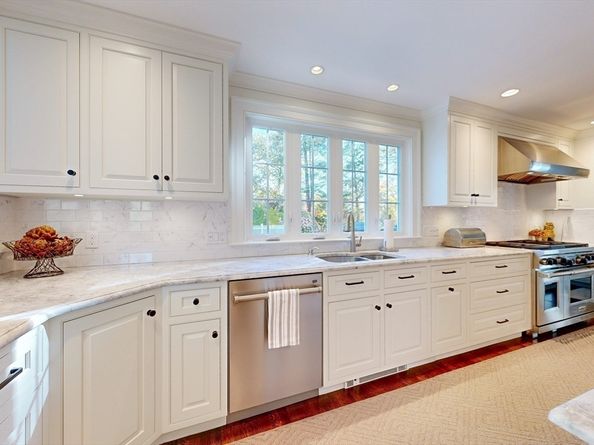 67 Farm St, Dover MA 02030