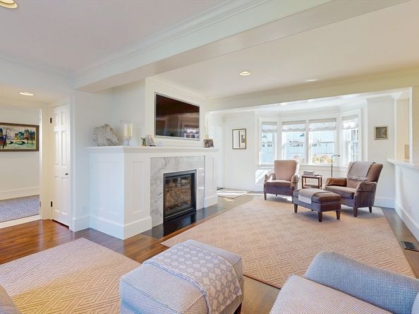 67 Farm St, Dover MA 02030