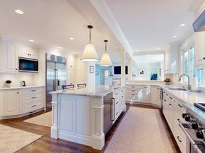 67 Farm St, Dover MA 02030