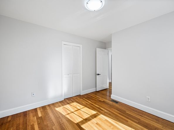 248 Riverneck Rd, Chelmsford MA 01824
